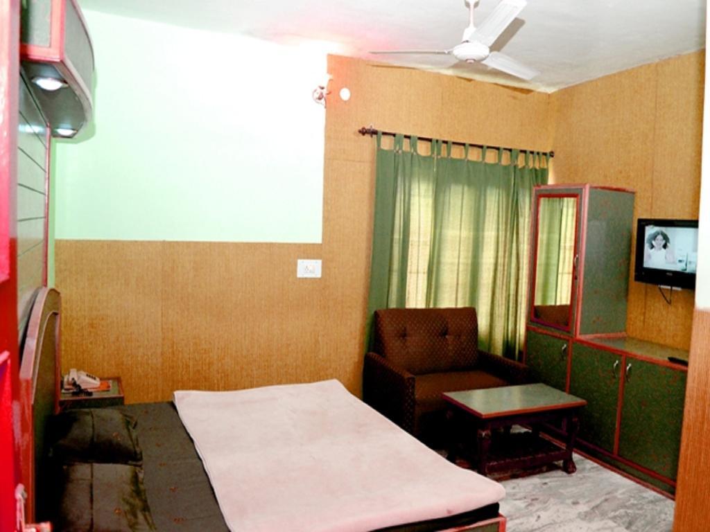 Kasauli Hotel Puri Kamer foto