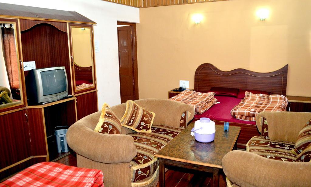 Kasauli Hotel Puri Kamer foto