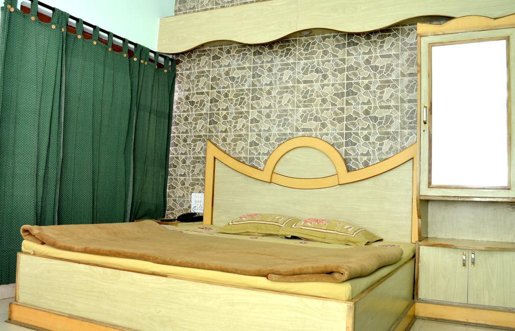 Kasauli Hotel Puri Kamer foto